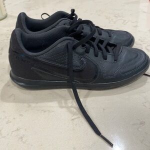 Kids indoor soccer sneakers